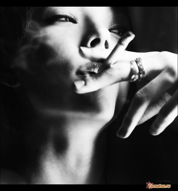 Девушка Курит Черно Белое Фото