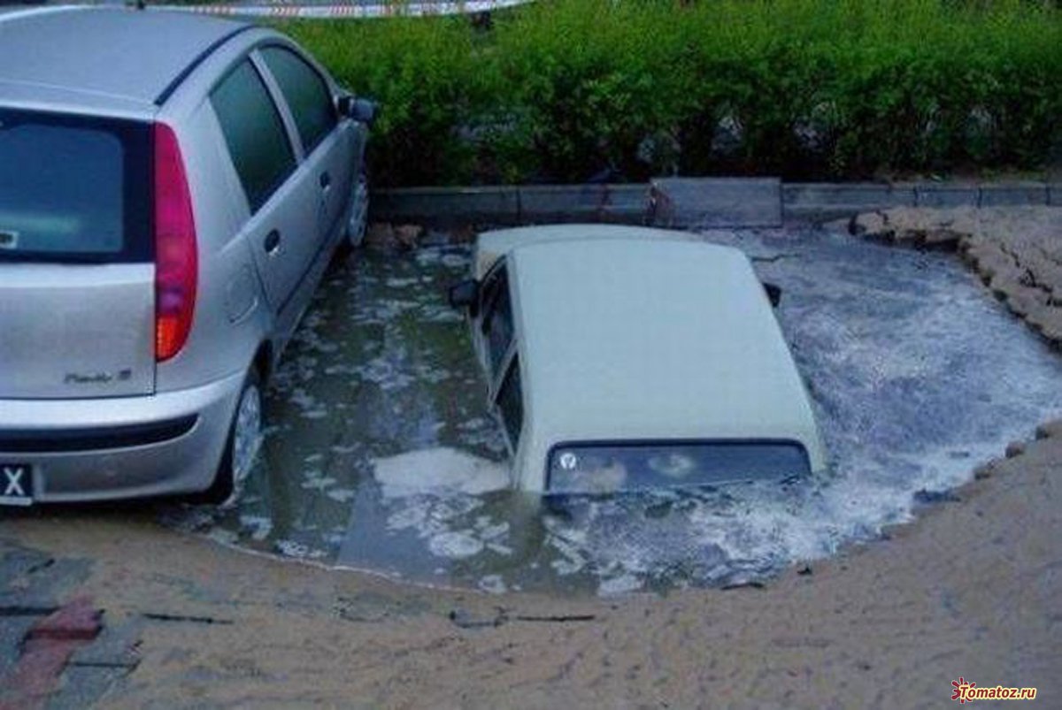 Car fails. Машина утонула в луже смешно. Автоприколы лето.