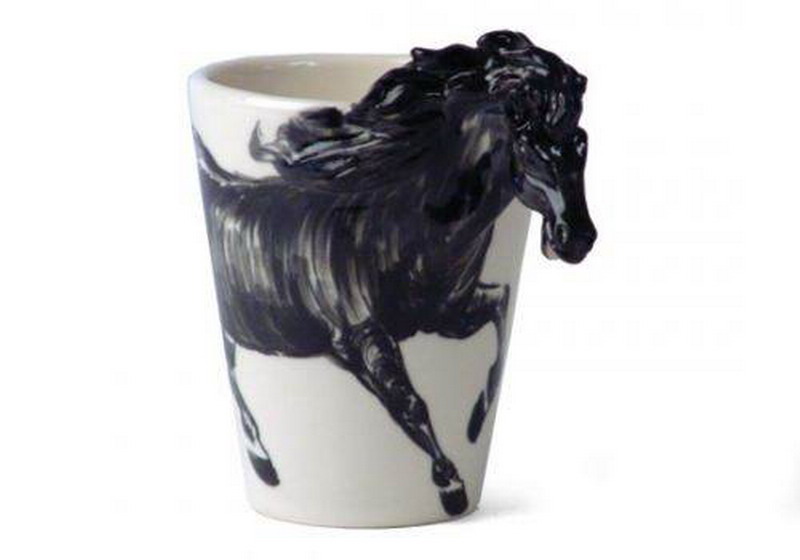 Кашпо керамика конь. Стакан Пума. Фигурки на стаканы из кинотеатров. Конь пьёт из чашки. Лошадь пьет чай