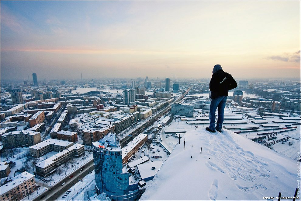По крышам города стучит. Вид с крыши зимой. Виды крыш. Зимний город с крыши. На крыше.