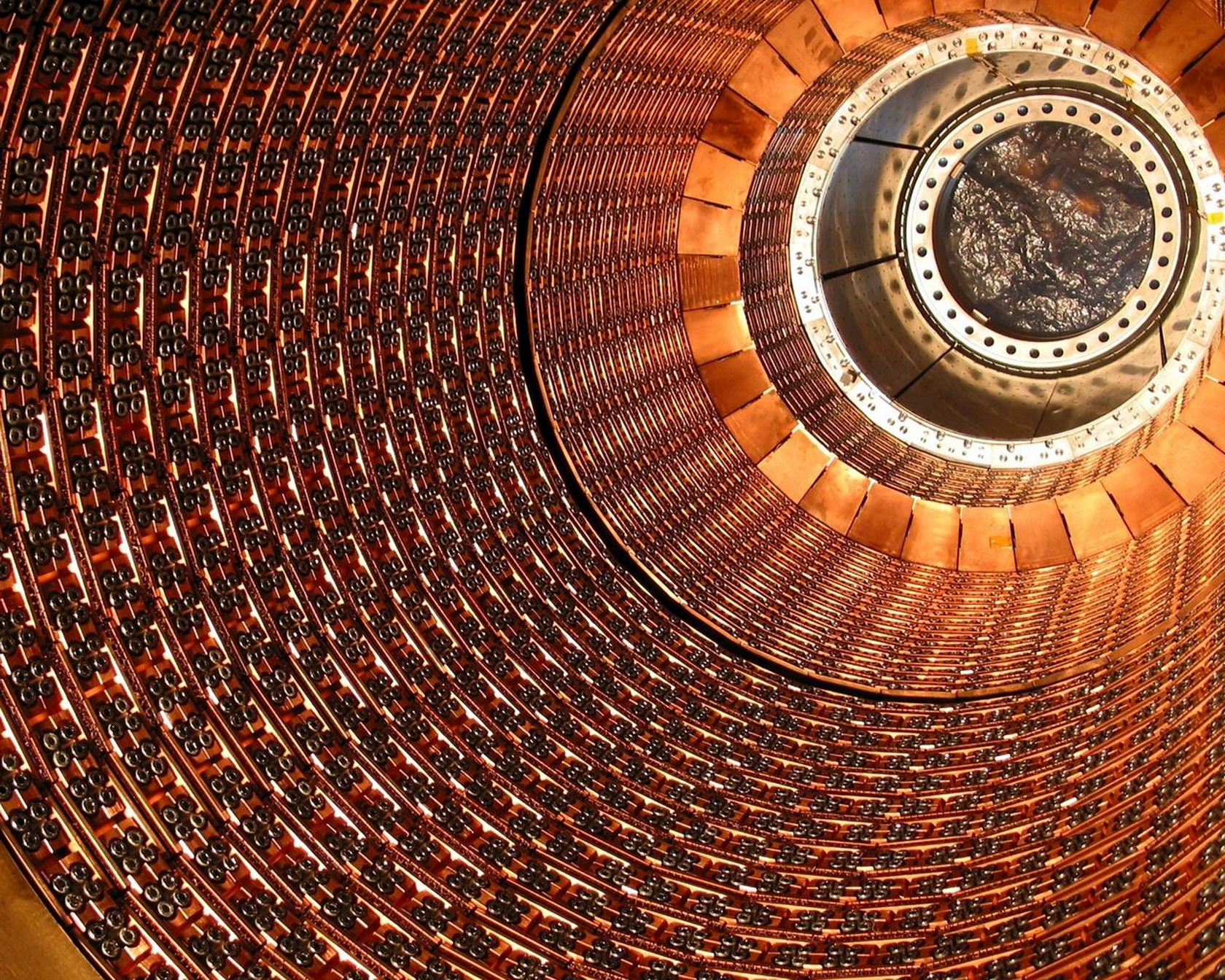 Самая большая частица. Большой адронный коллайдер ЦЕРН. Адронный коллайдер в Женеве. Ускоритель частиц коллайдер. Большой адронный коллайдер в CERN.