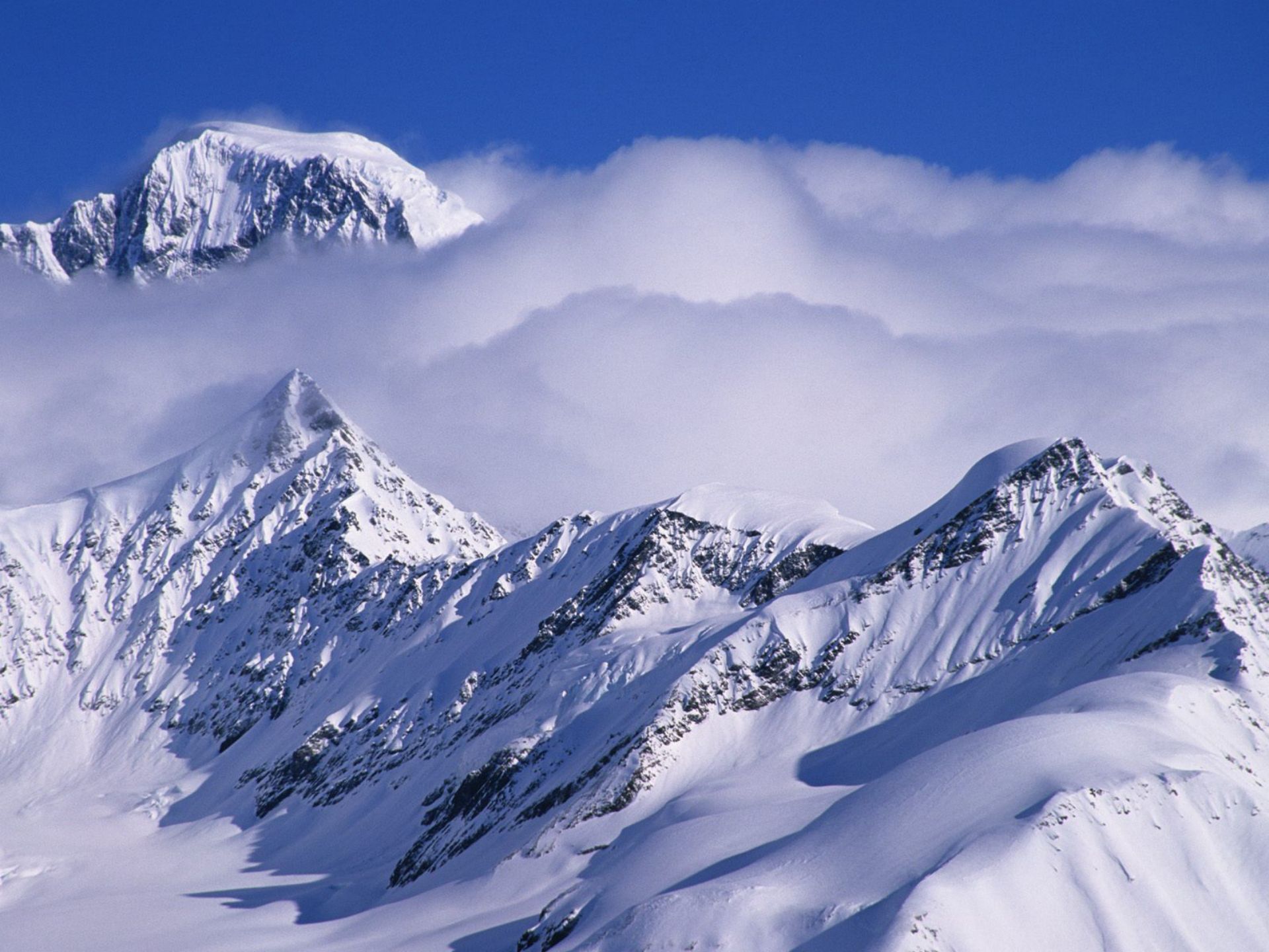 Самые снежные горы. Горы Аляски. Аляска Аляскинский хребет. Снежные горы Аляска. Горные хребты на Аляске.