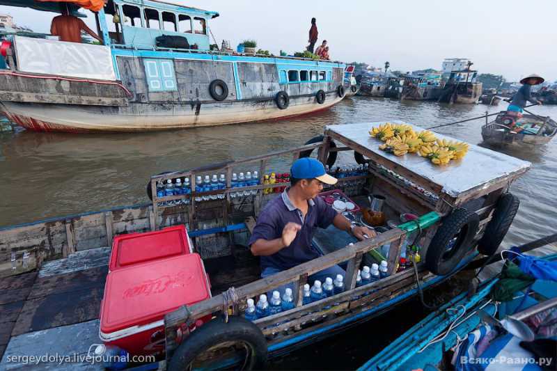 Плавучий рынок во Вьетнаме