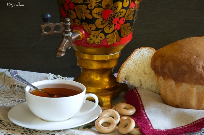 Чай с баранками пьем. Чай с пряниками. Чай с хлебом. Чай из самовара. Чай с ватрушками.